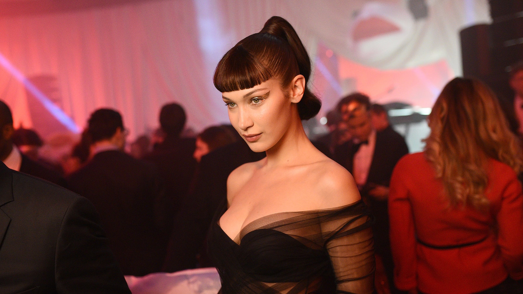 Transparencias y Bella Hadid, el match perfecto